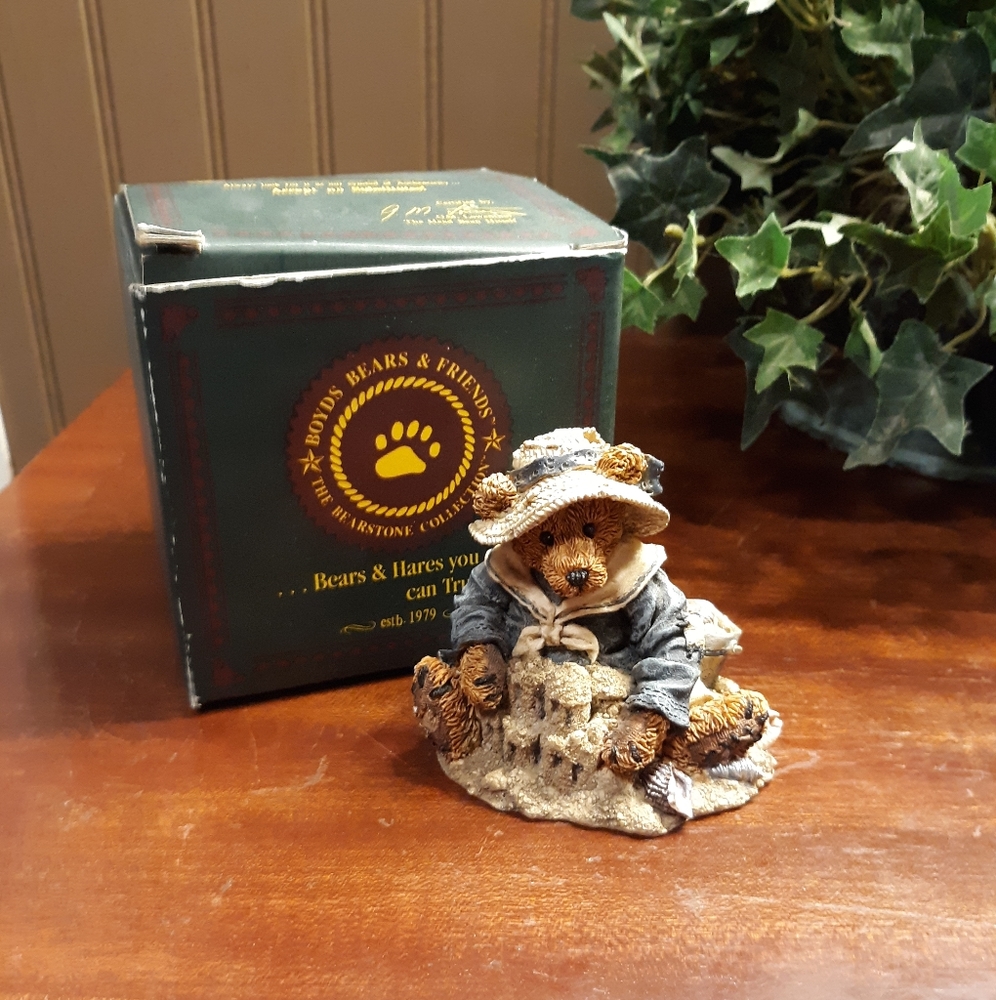 Boyd's bears and friends the bearstone collection